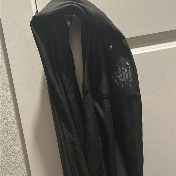 Beyond Yoga Accessories - Beyond Yoga Black Infinity Scarf with Hidden Pocket One Size
